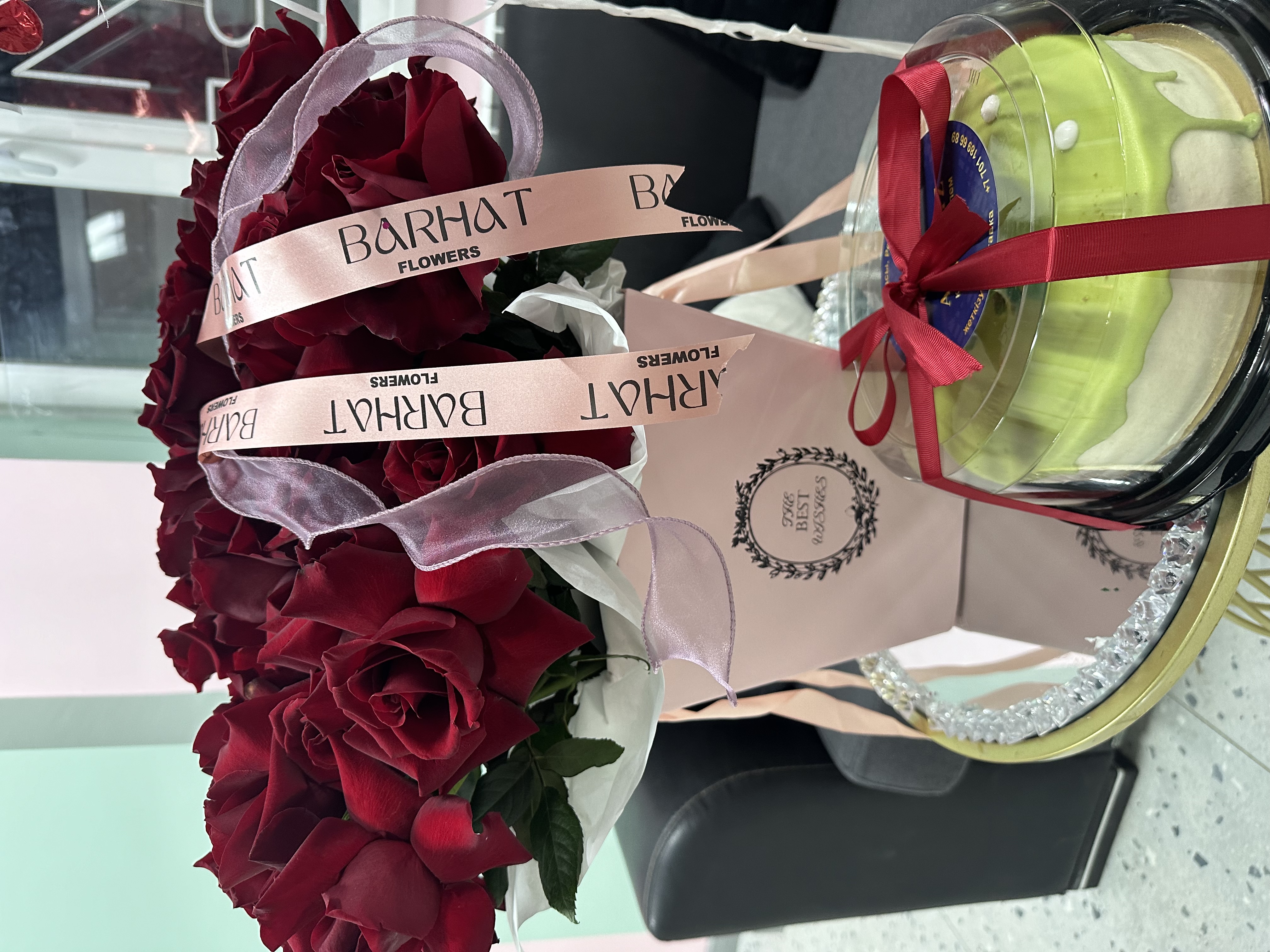 Комбо «19 французских Роз и большой торт»