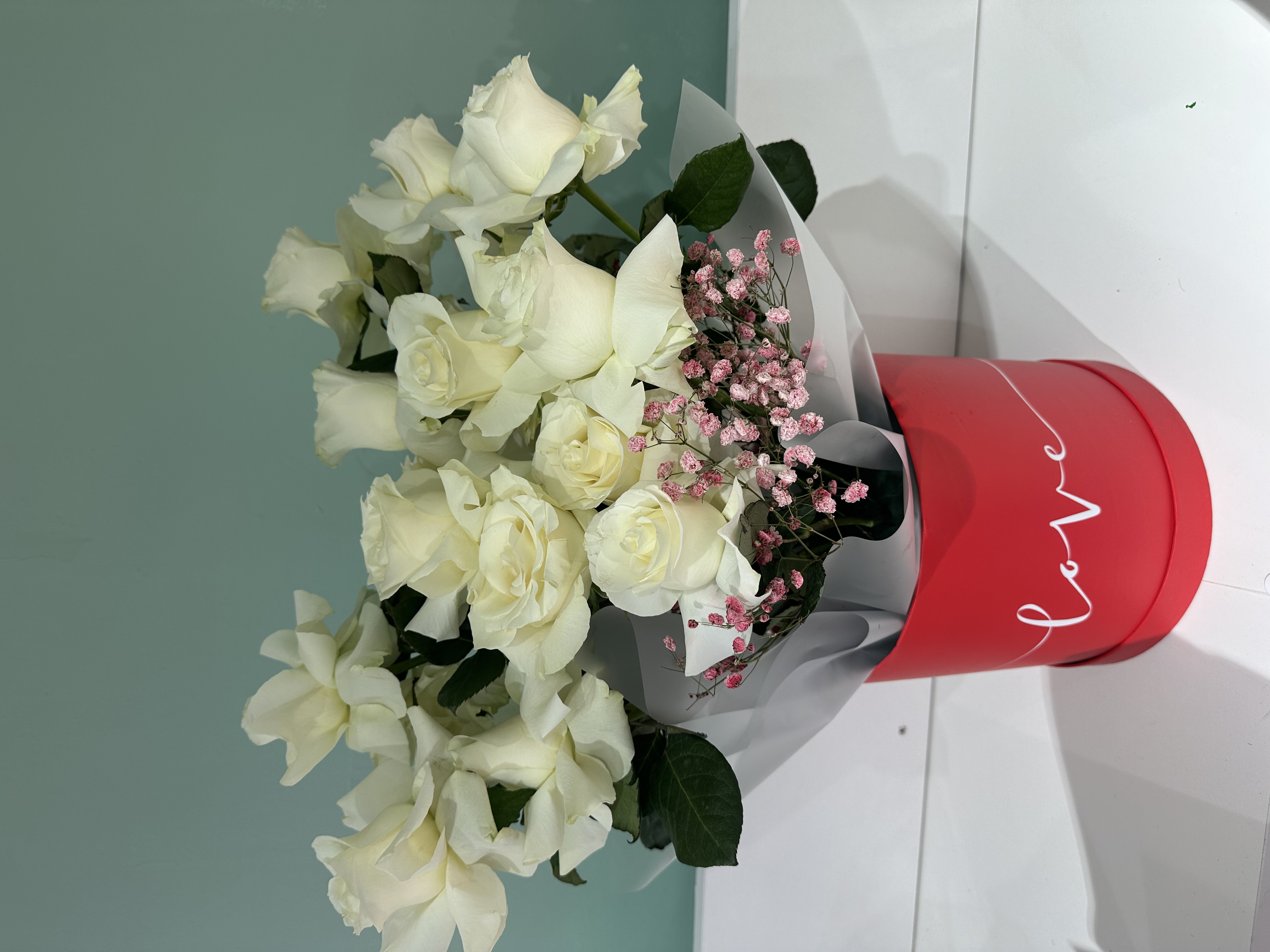 «Нежность» 13 Белых Роз и гипсофилы